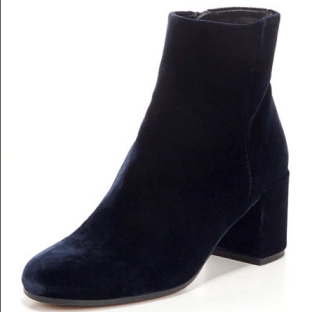 VINCE Blakley navy velvet bootie
